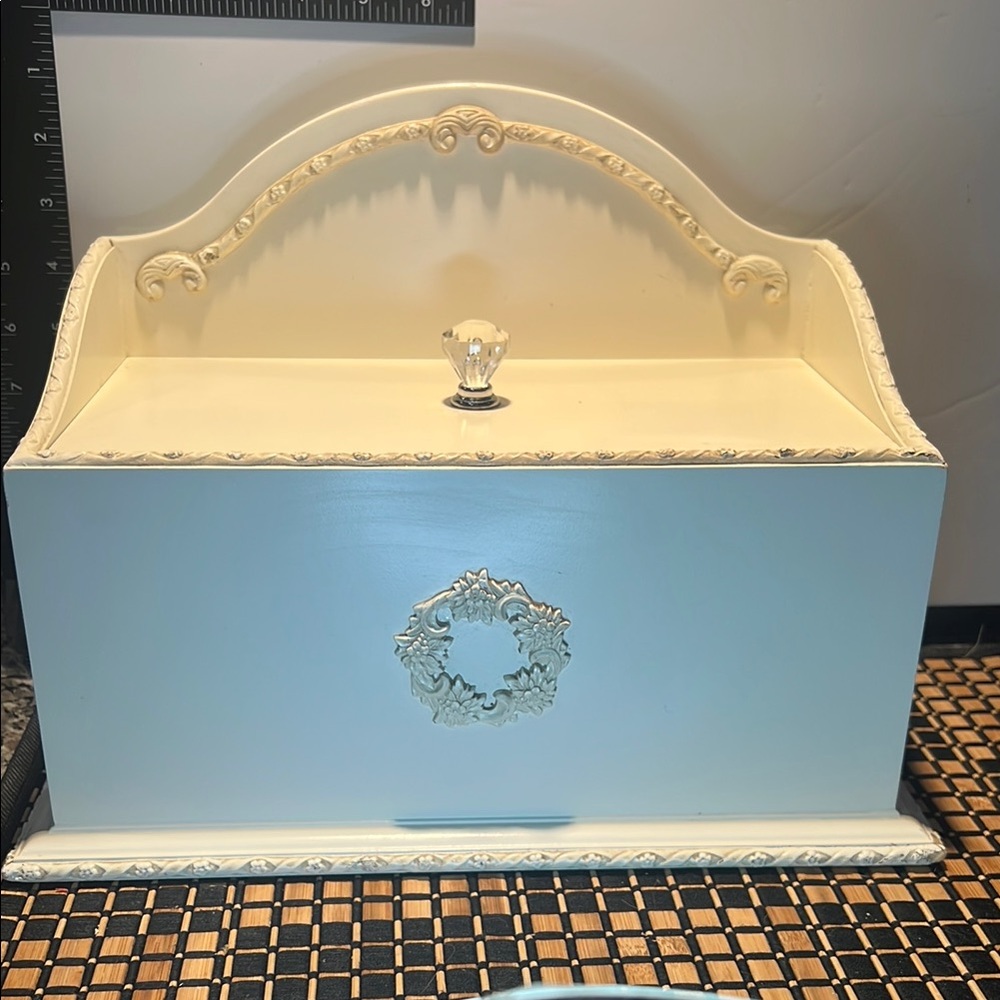Elegant Cream and White Decorative Box